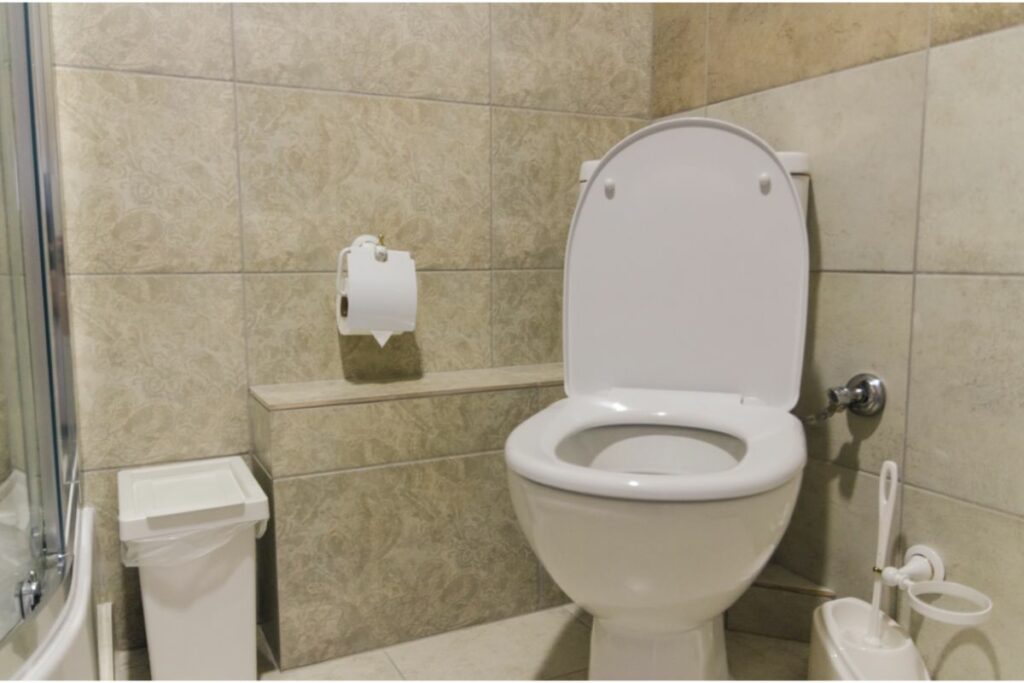 Will a toilet eventually unclog itself?