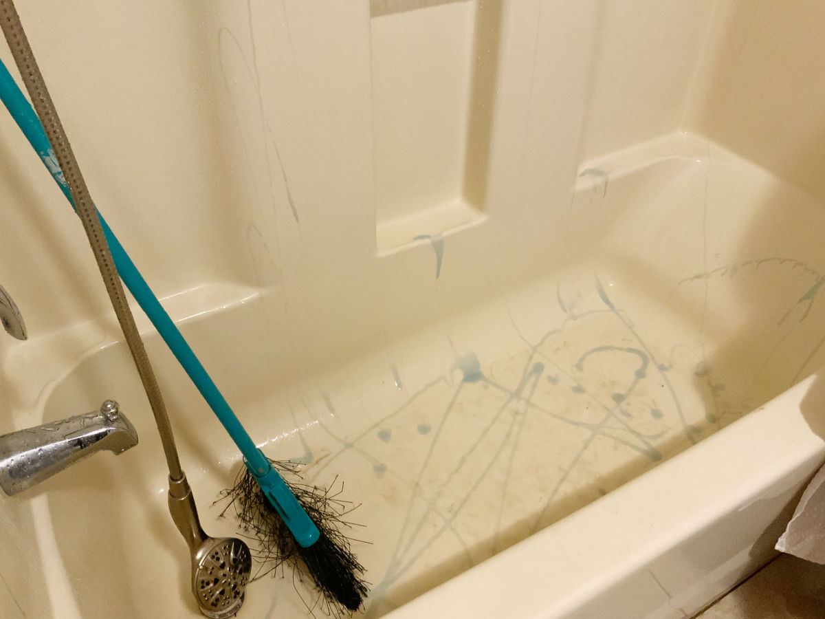 How to Clean a Bathtub with Dish Soap and a Broom Lockdown Loo
