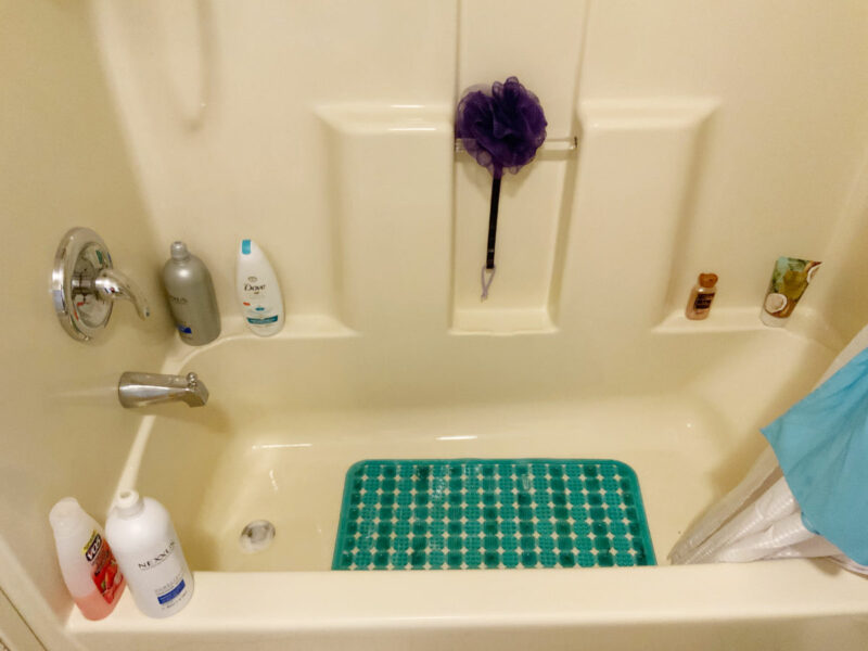 How to Clean a Bathtub with Dish Soap and a Broom Lockdown Loo