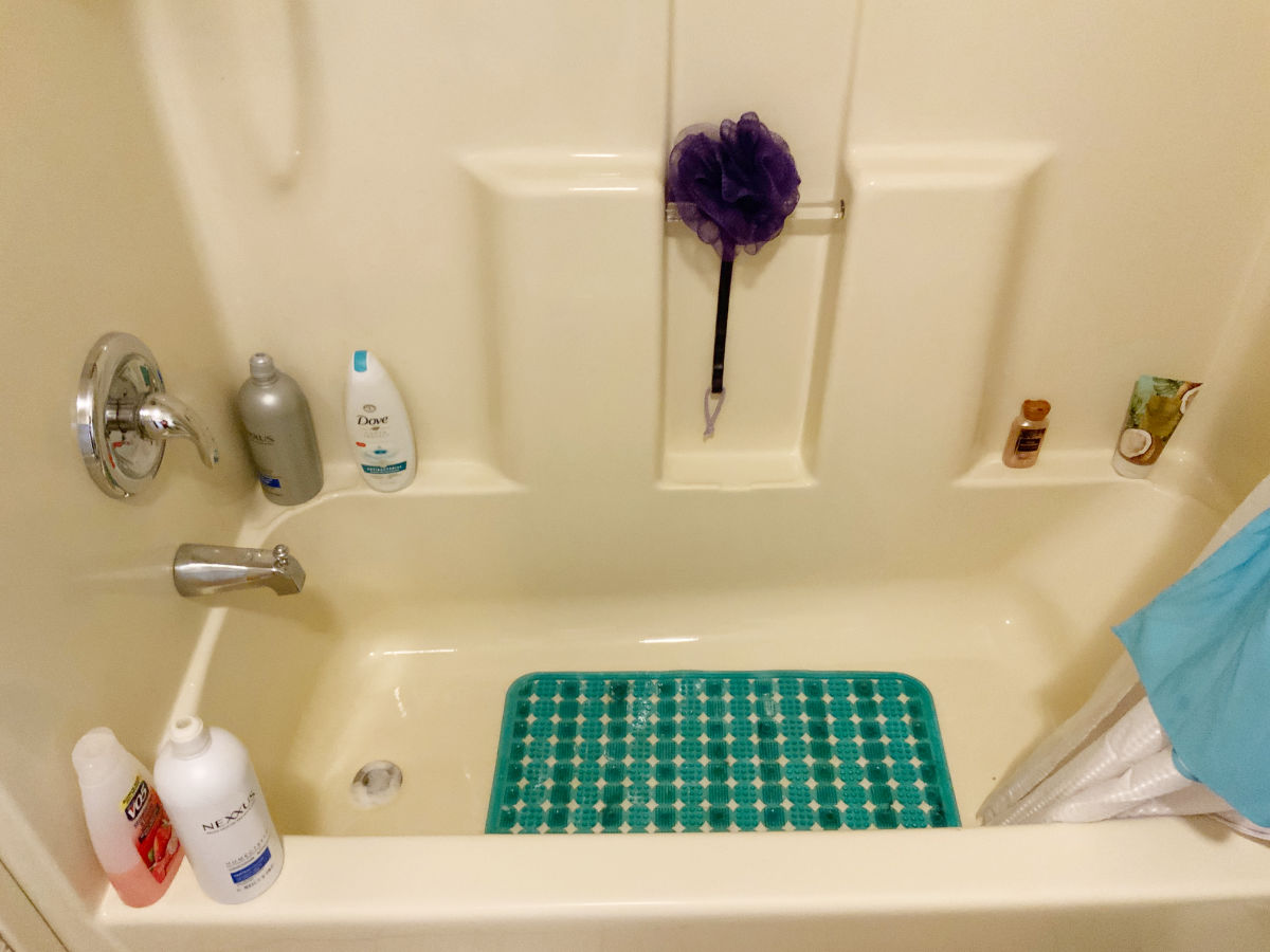 How to Clean a Bathtub with Dish Soap and a Broom Lockdown Loo
